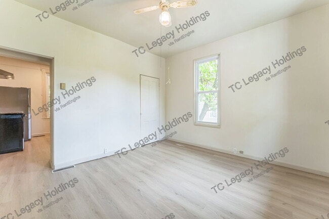 Photo - 907 Floral Ave