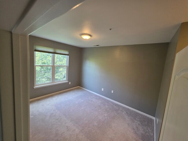 2nd bedroom - 43300 Marymount Ter Unit 300