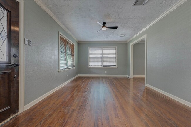 Photo - 2043 Alta Vista St