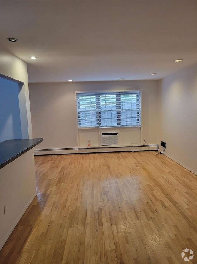 Building Photo - 84-24 98th St Unit 29 Rental