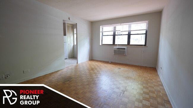 Building Photo - 510 W Briar Pl Unit 104 Rental
