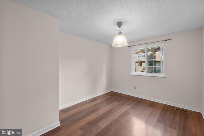 Photo - 6832 Heatherway Ct