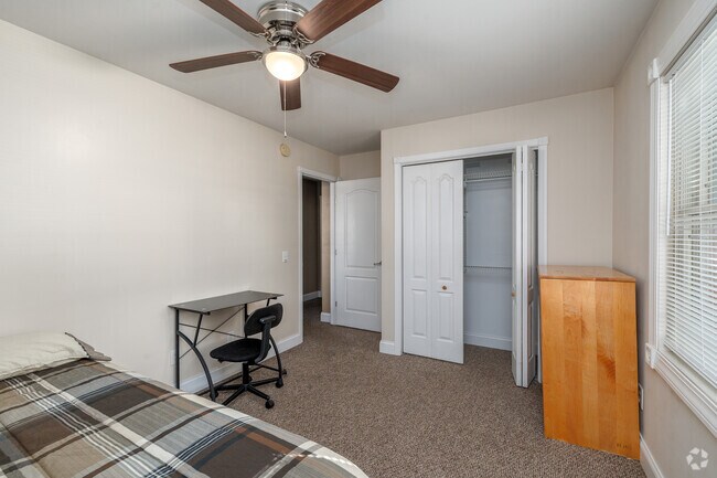 3BR, 1BA - 1,250SF - Bedroom