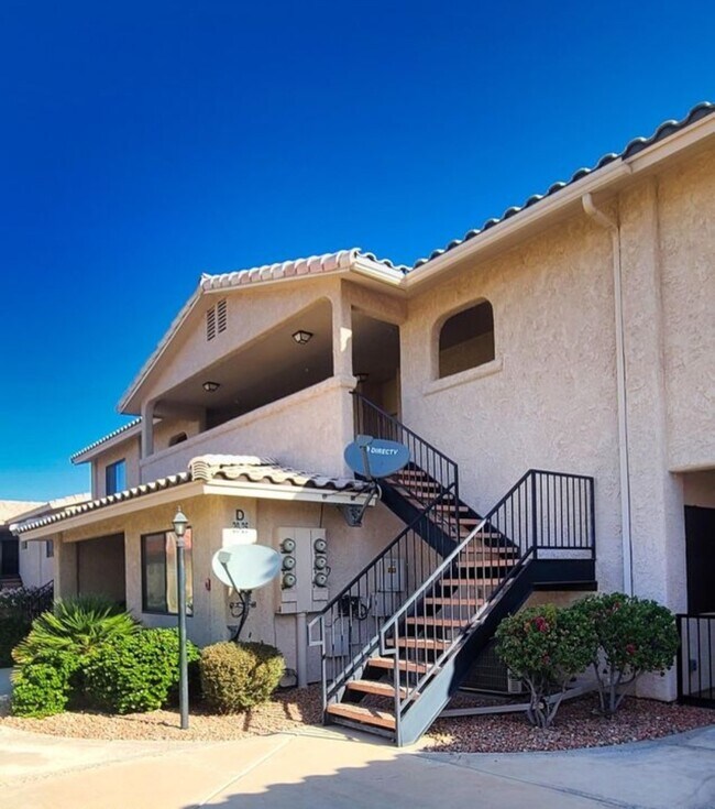 Vista de la unidad de esquina del piso superior - 2095 Mesquite Ave Unidad # 23