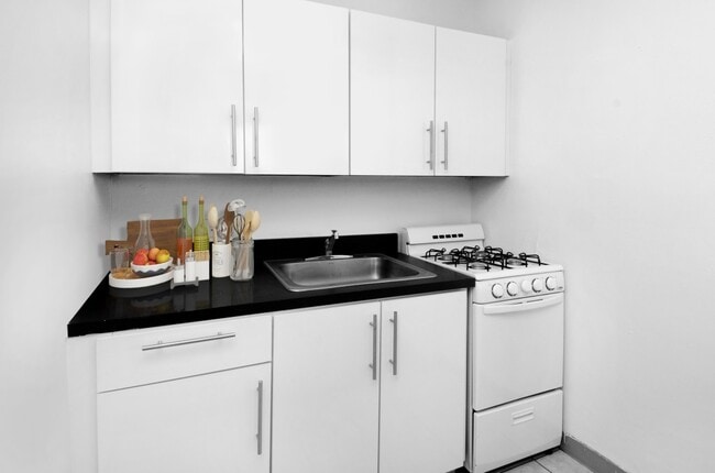 STUD Kitchen - 1049 W. Oakdale