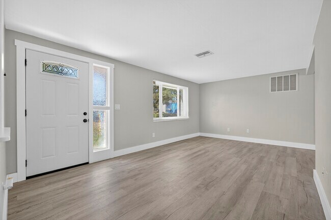 Photo - 3624 Oakhurst Dr