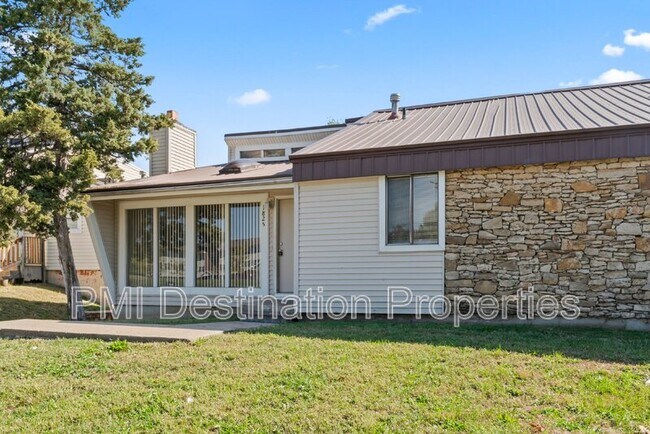 Photo - 1825 N 76th St