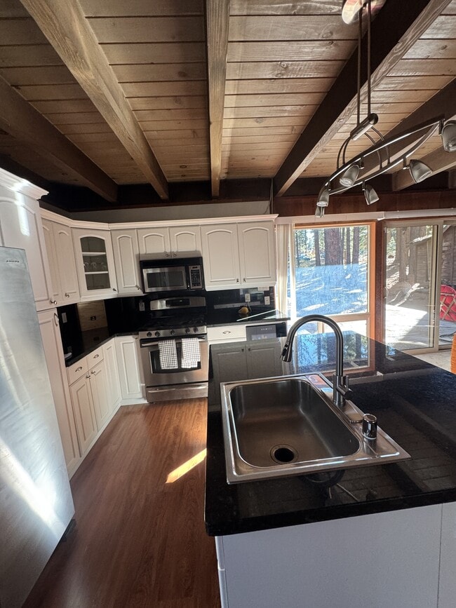 Photo - 860 Gardner St