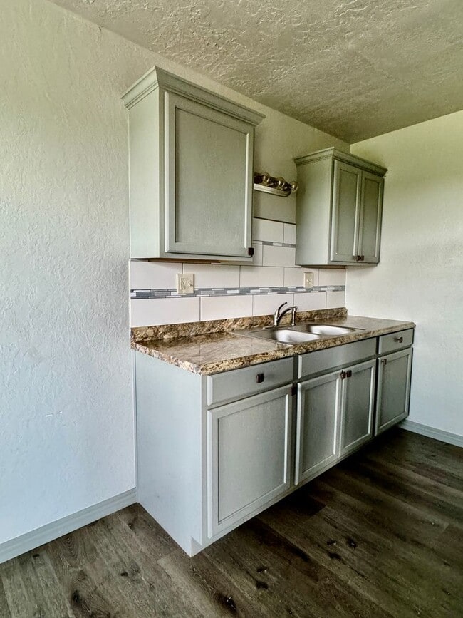 Photo - 505 Oak-La Nova Vita-B1 Ln