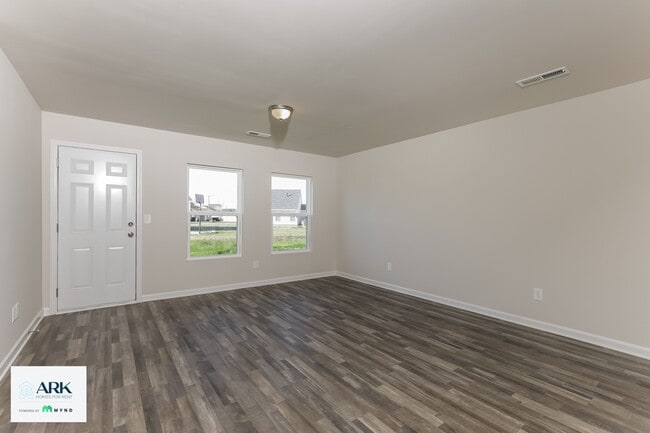 Photo - 1213 Fescue Rd