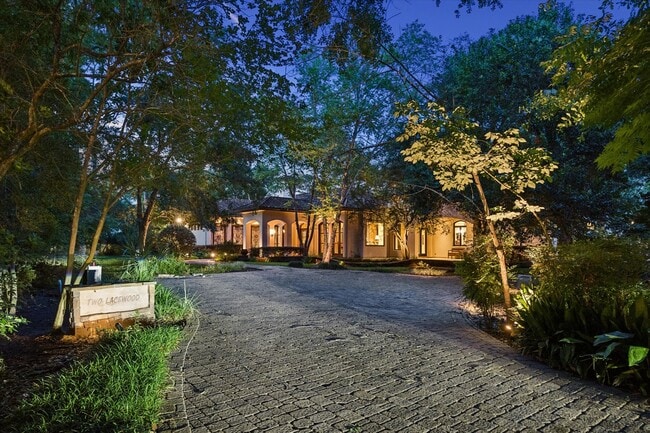 Photo - 2 Lacewood Ln