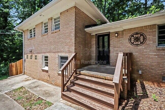 1903 Winthrop Dr SE