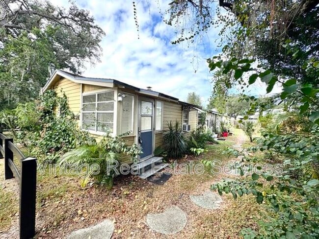 Building Photo - 309 W Comanche Ave Unit #A