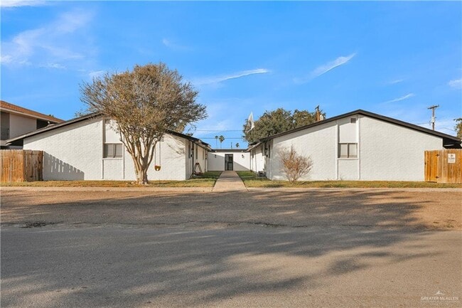 Building Photo - 25 Fern Ave W