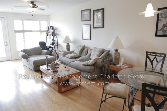Photo - wonderful 2bd/2bth uptown condo! lots of space in a beautiful building