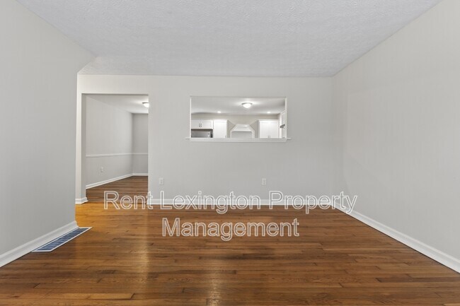 Photo - 702 Della Dr