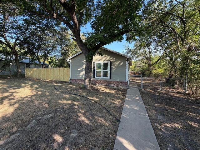 Photo - 979 W Pecan St
