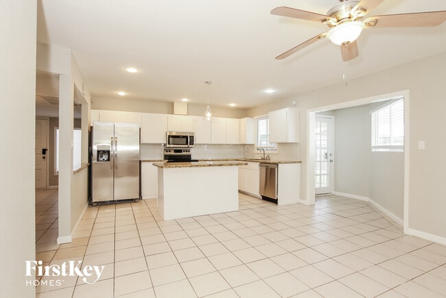 Photo - 11631 N 58th Dr