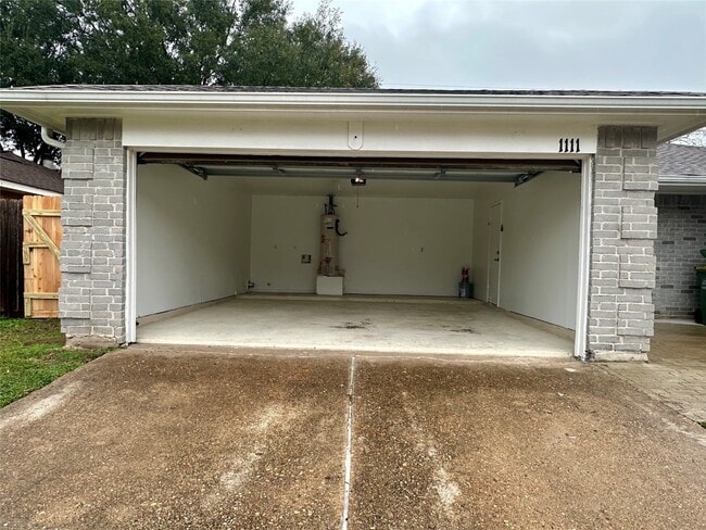 Photo - 1111 E Brompton Dr