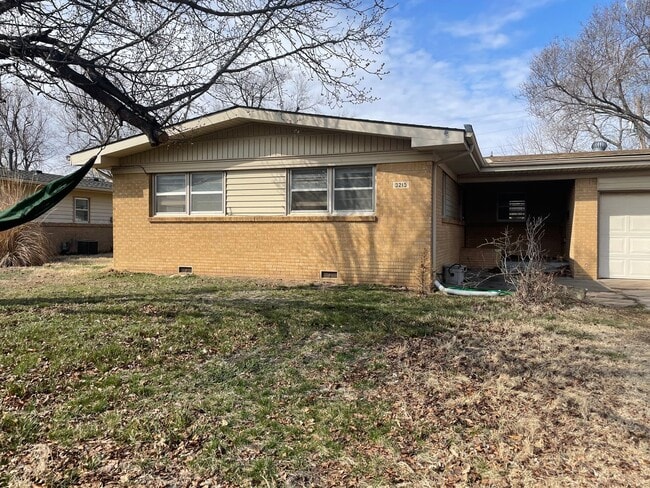 Building Photo - Adorable 3 bedroom 1 bathroom
