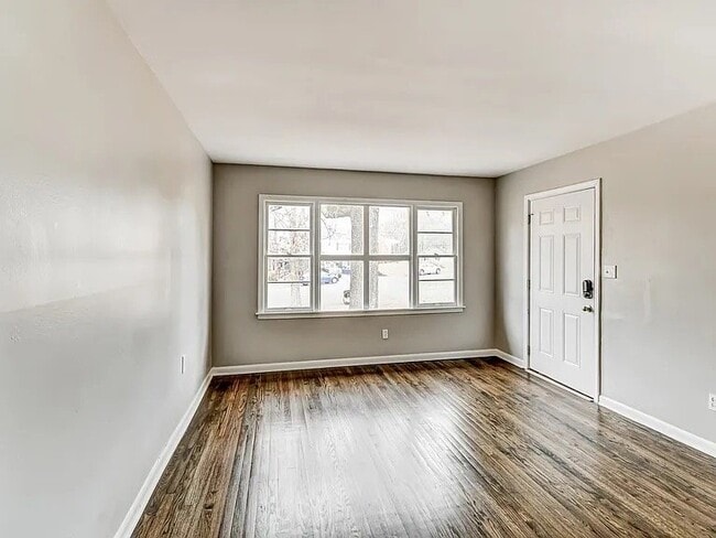 Photo - 8432 9th Ave S