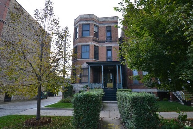 Building Photo - 3614 N Bosworth Ave Unit 2R Rental