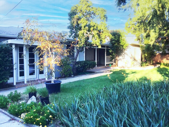 Puertas francesas del dormitorio principal - 15341 Cohasset St Casa