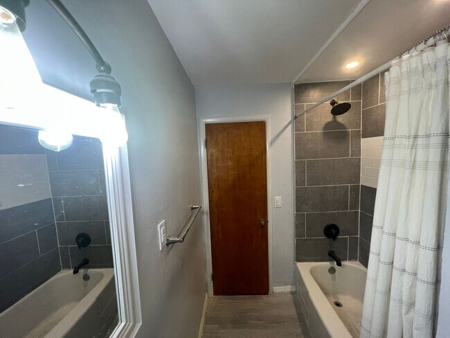 Photo - 13770 Cedar Rd Unidad Lower