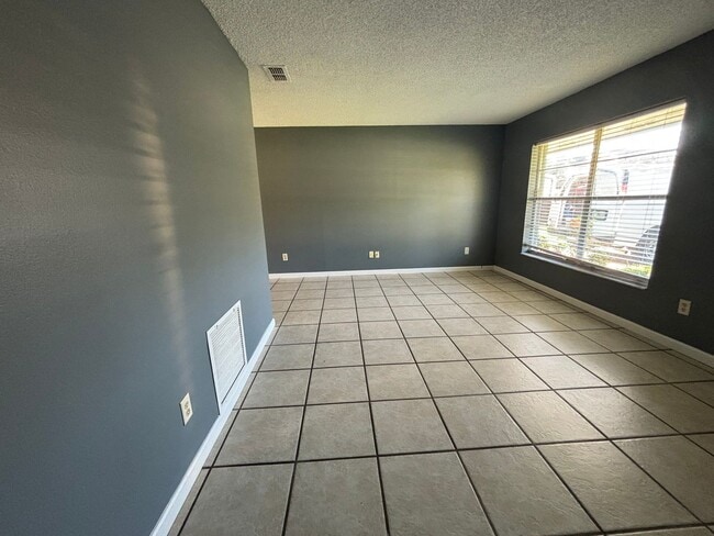 Photo - Deltona Lakes, Quaint 3 bed 1 bath
