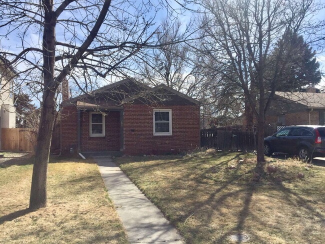 Building Photo - 3 bed/ 3 bath Home in Mayfair