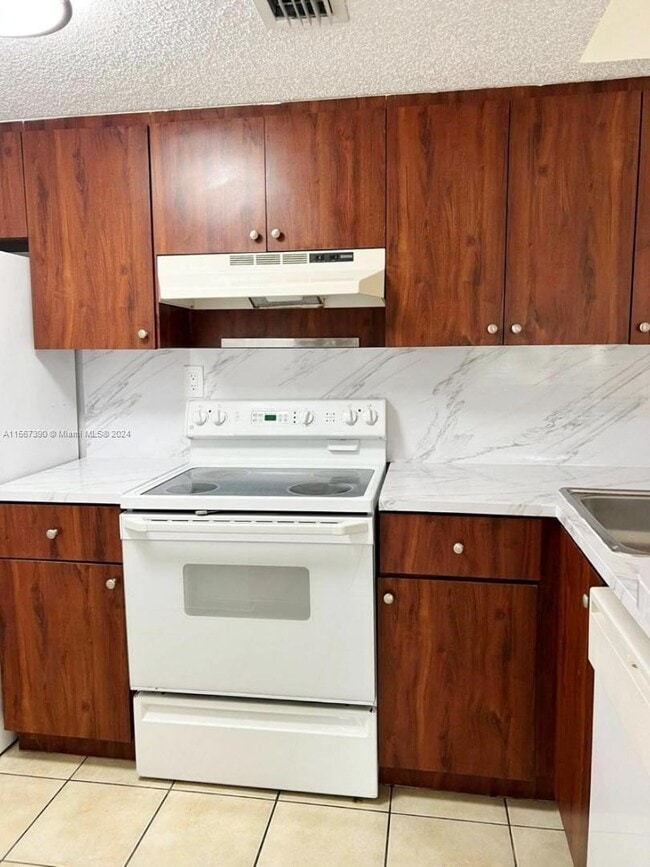 Photo - 7200 NW 179th St Unit 303