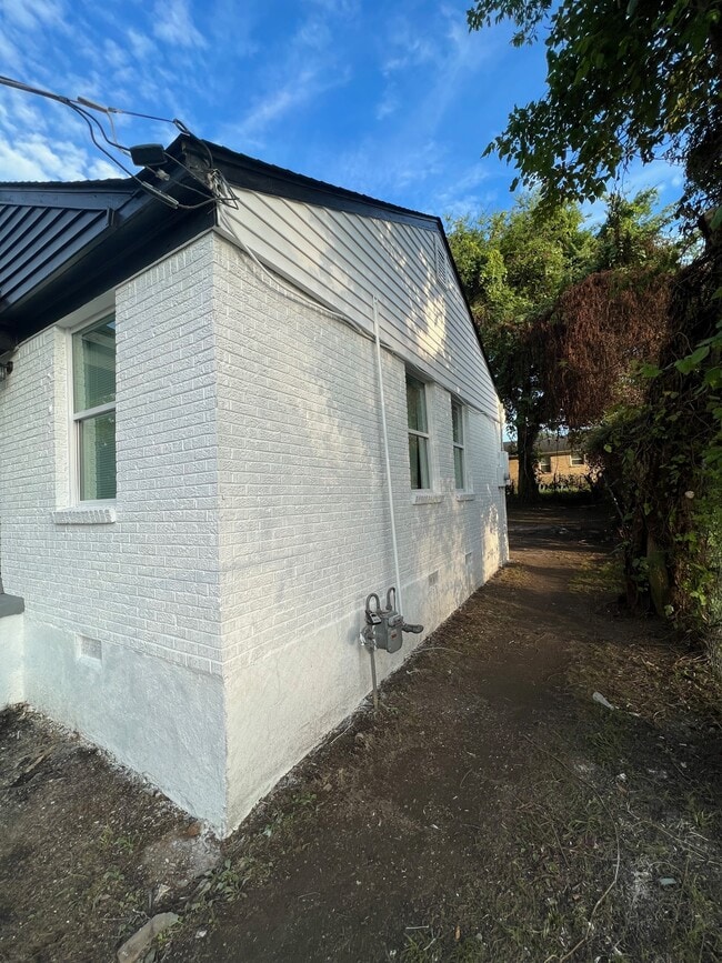1377 Lyceum Rd