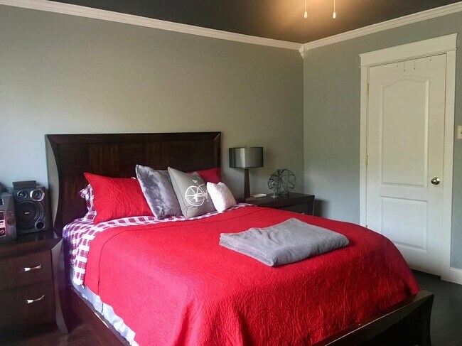 Building Photo - 122 Deer View Cir