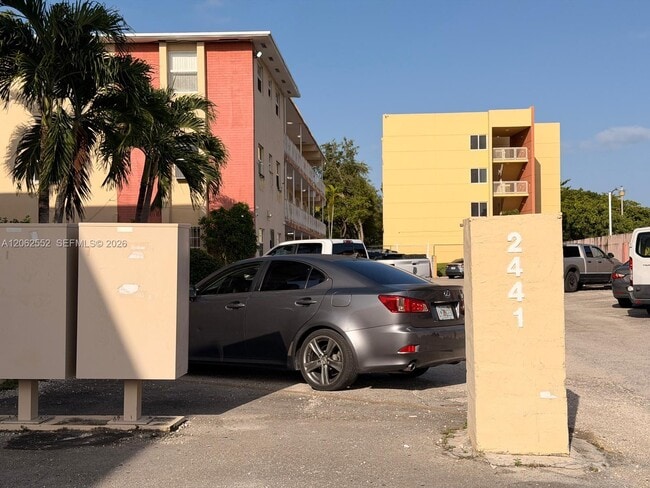 Photo - 2441 NW 13th St Unidad 78