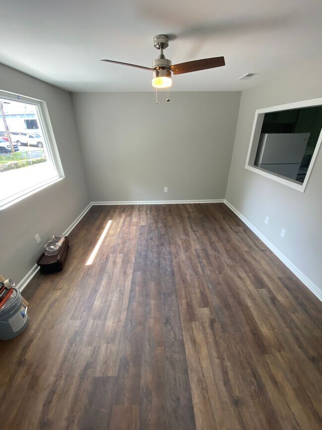 Photo - 2 bed 1 bath in quadplex. Walk to Meharry Medical College or Fisk. Renovated, off street parking....