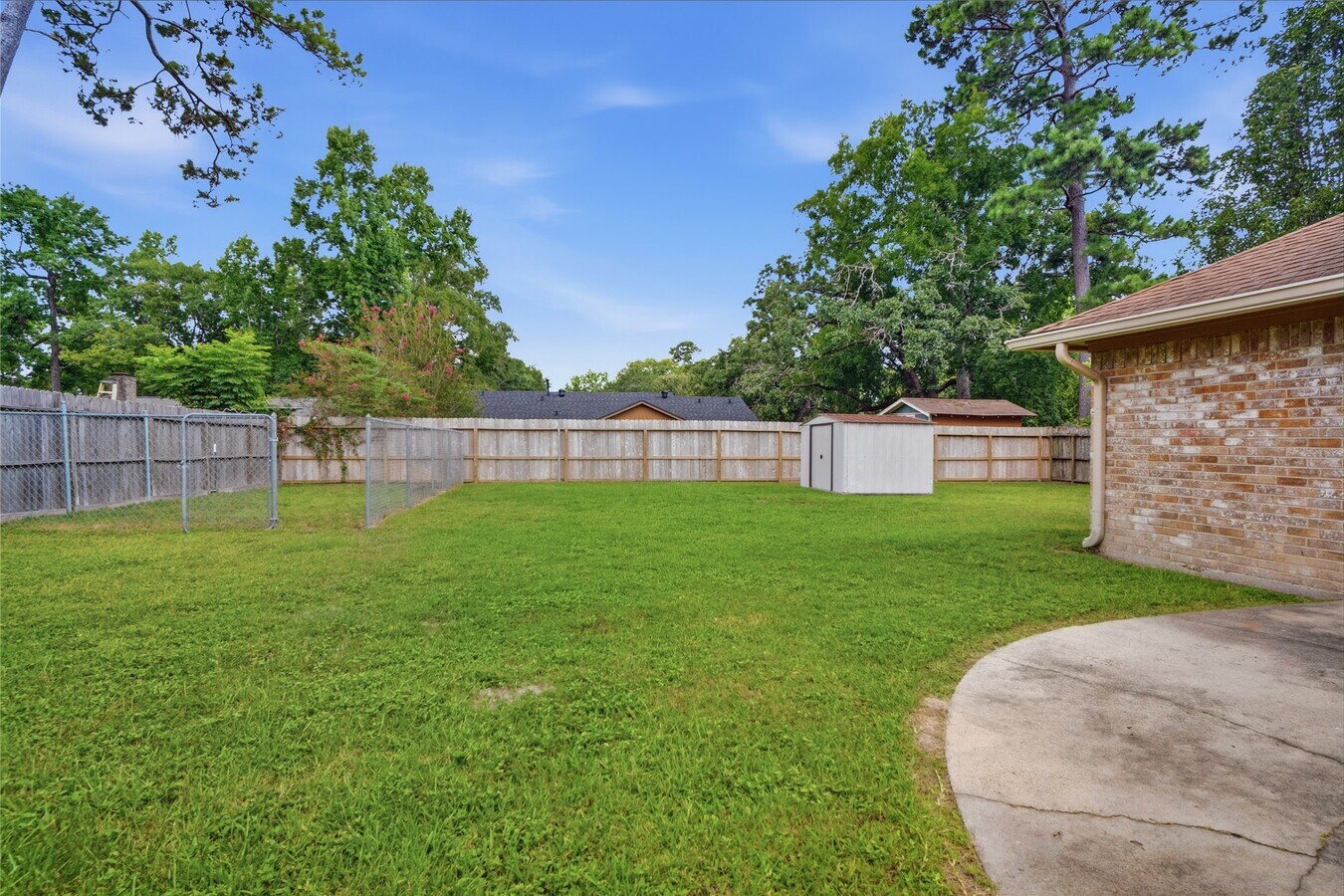 Photo - 182 Greenleaf Ln
