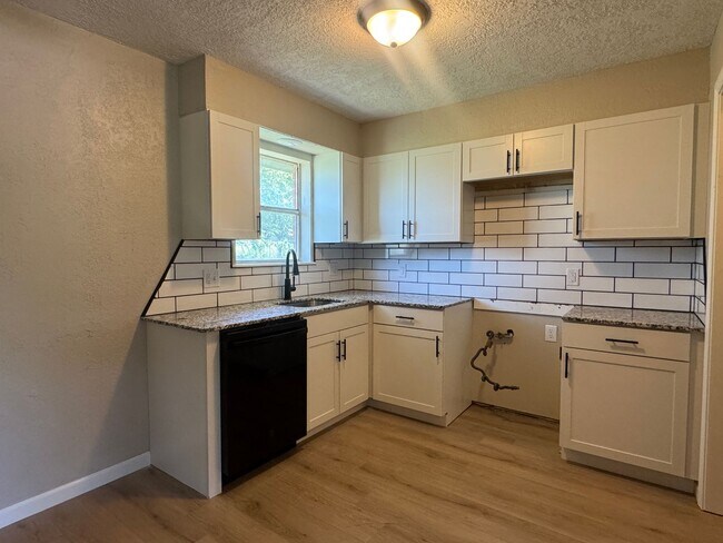 Photo - 2420 NW 41st St