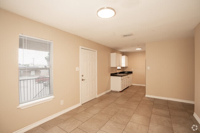2BR, 1BA - 625SF - Dining Room