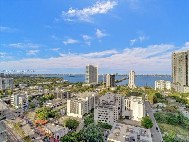 Photo - 121 NE 34th St Unidad 2106A