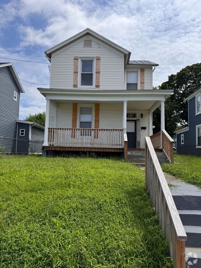 Building Photo - 3 Bedroom || 1 Bathroom Single Family Home