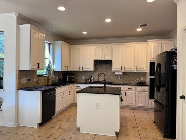 Photo - 305 Aspen Cove