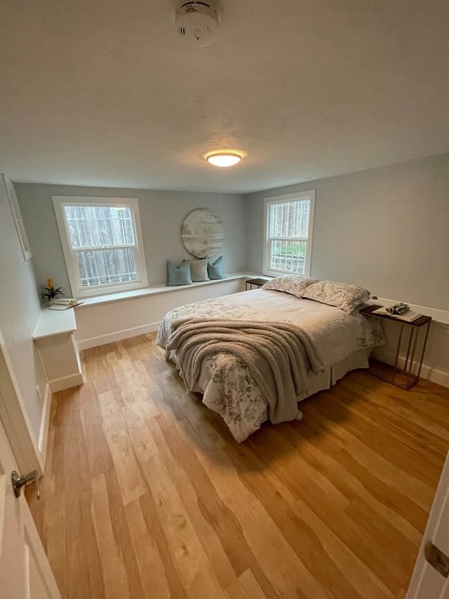 Building Photo - 4816 Bond St