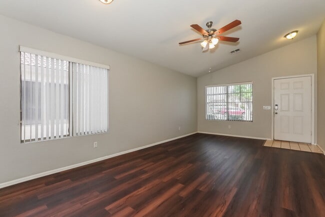 Photo - 1069 E Nardini St