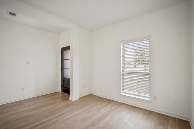 Photo - 4903 Chestnut Valley Ln