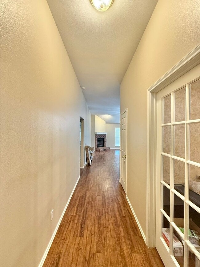 Photo - 3 Bedroom, 2 Bathroom Home in Lindale!