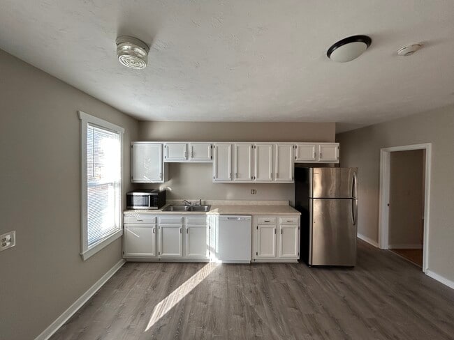 Building Photo - 2 Main St Unit 3 Rental