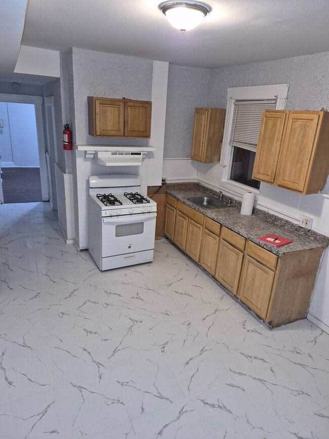 Building Photo - 51 Lincoln Pl Unit First floor