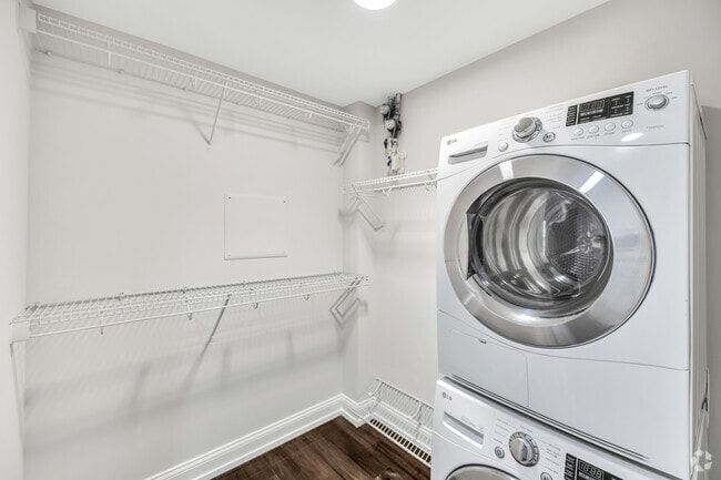 1BR, 1BA - 673SF - Dartmouth - Laundry