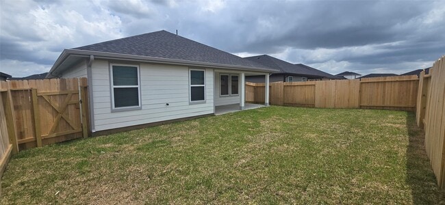 Building Photo - 3046 Lake Crest Dr
