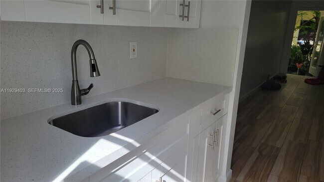 Photo - 655 Meridian Ave Unidad 4